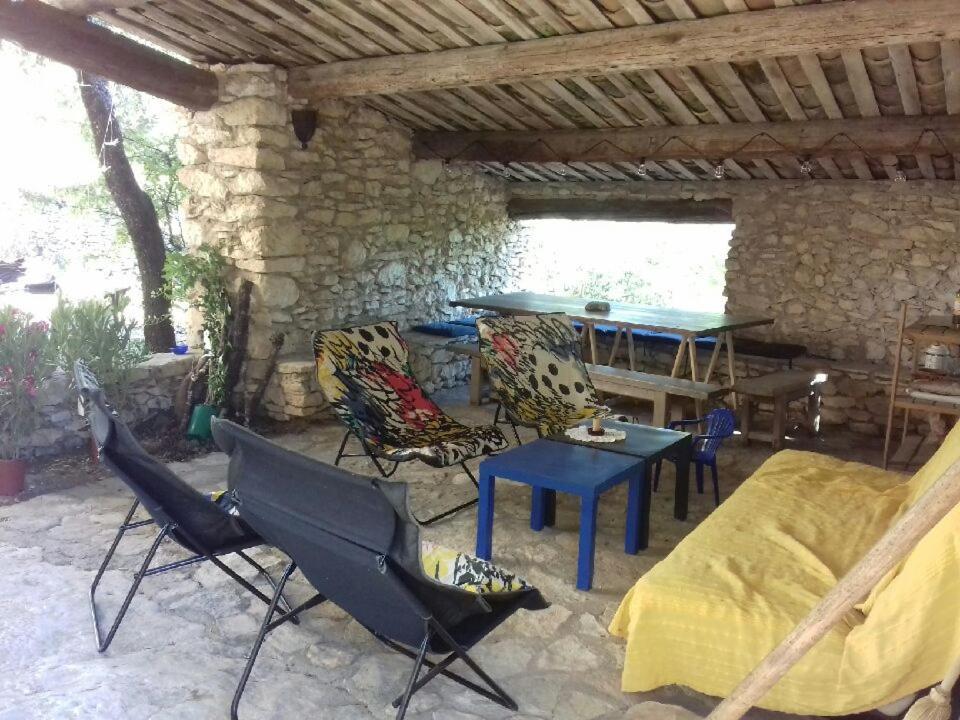 Le Jas Des Aiguiers Hotel Saint-Saturnin-d'Apt Buitenkant foto